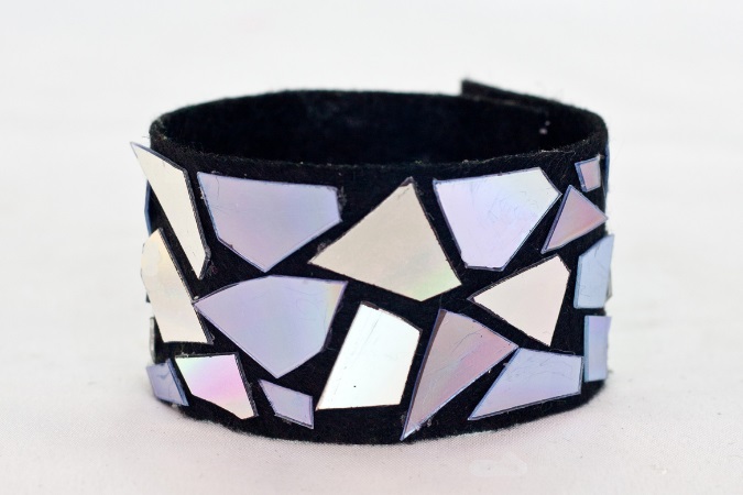 How To Make A DVD Bracelet That Shimmers